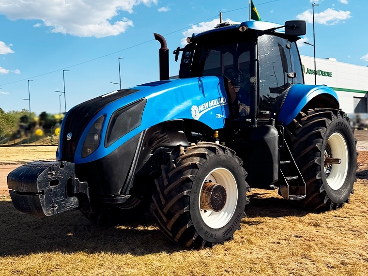 Trator New Holland T8 385 ano 2012