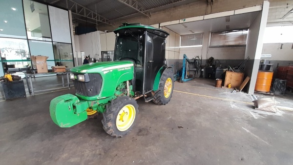 Trator John Deere 5075EF ano 2018