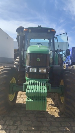 Trator John Deere 6180J ano 2013